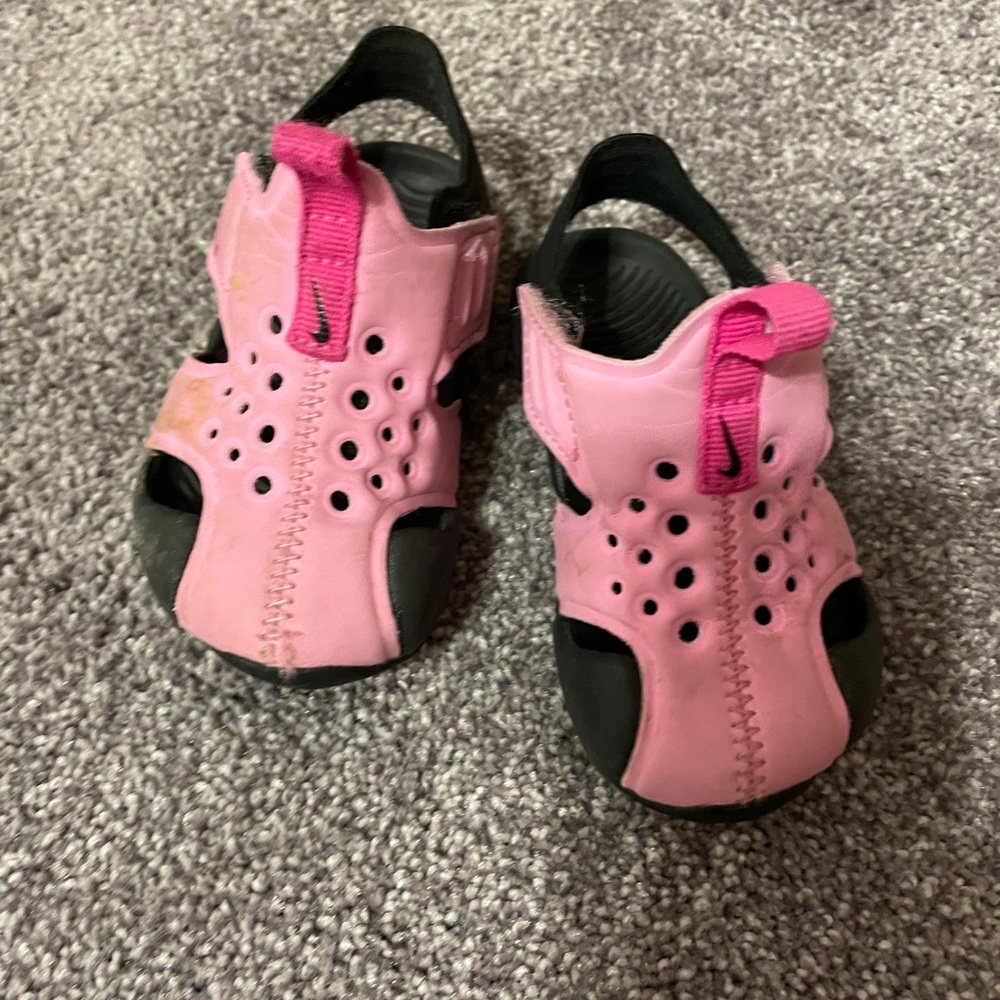 Nike girls sandals